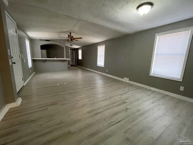 Building Photo - 8103 N Palafox St