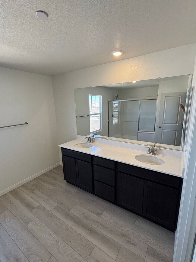 Building Photo - Modern Inspirada Living – 4 Bed Home with Loft & Downstairs Suite