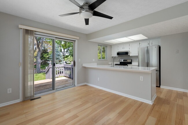 Building Photo - 6251 Tara Hill Dr