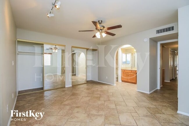 Building Photo - 1388 N Santa Anna Ct