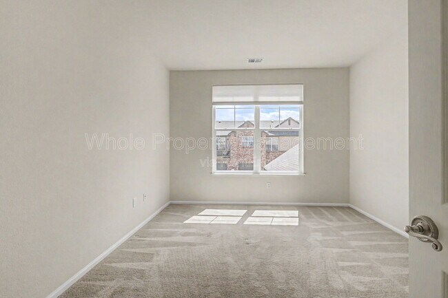 Building Photo - 2260 S Vaughn Way