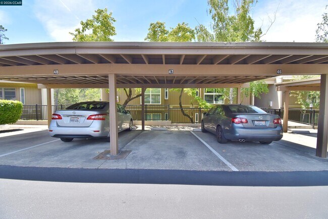 Building Photo - 2067 Ascot Dr