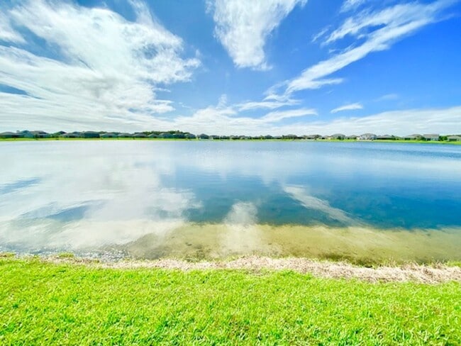 Building Photo - Water View 4/3 in Wyndham Lakes Estates ne...