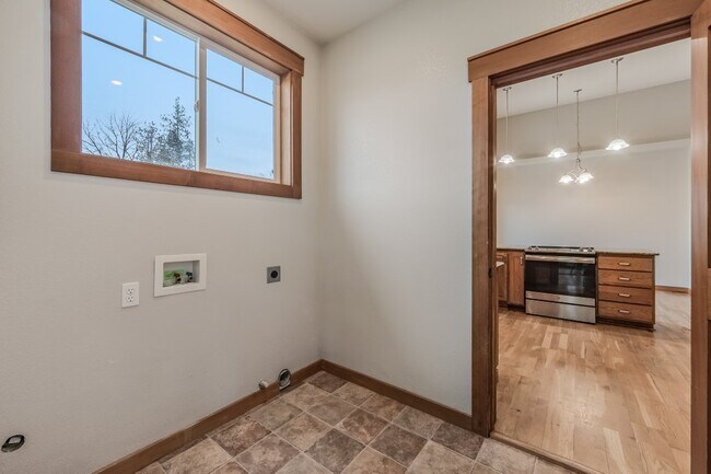 Building Photo - 100 Rebeccas Way