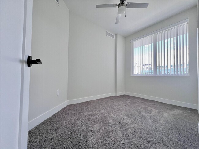 Building Photo - 120 N Compass Way