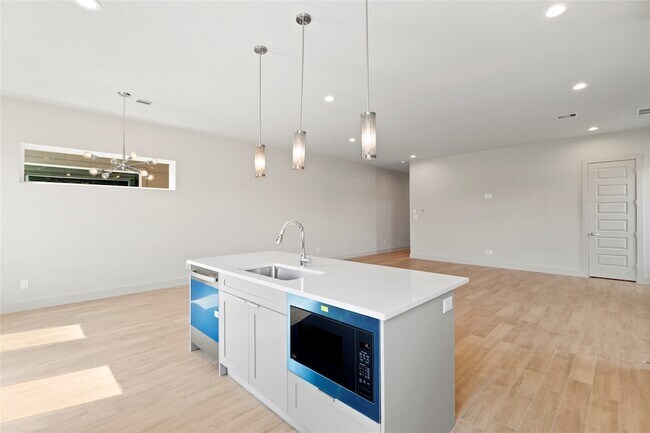 Building Photo - 5726 Rucio Ln