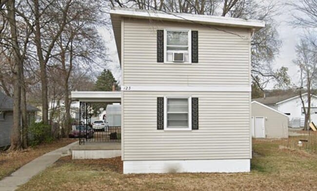 Building Photo - 123 9th St NE