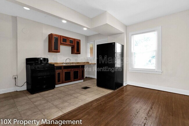 Building Photo - 1656 E Sycamore St