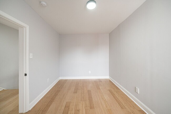 Building Photo - Huge 3 bedroom house for rent