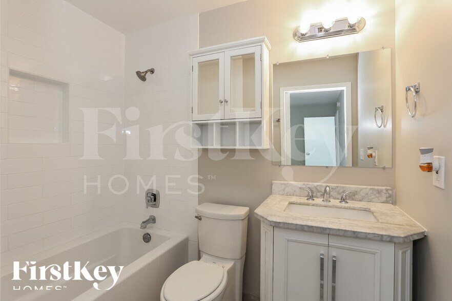 Building Photo - 1047 Cove Landing Dr