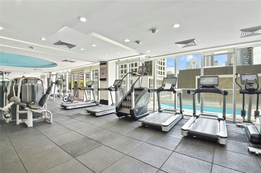 Building Photo - 500 Brickell Ave