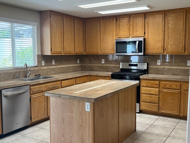 Building Photo - Murrieta 4 Bedroom