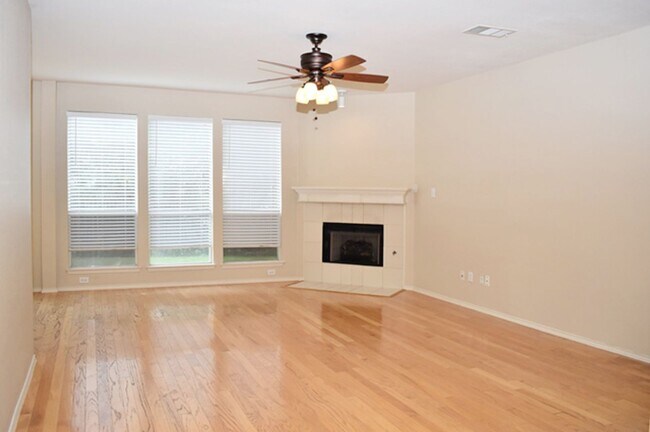 Building Photo - 6866 Amberdale Dr