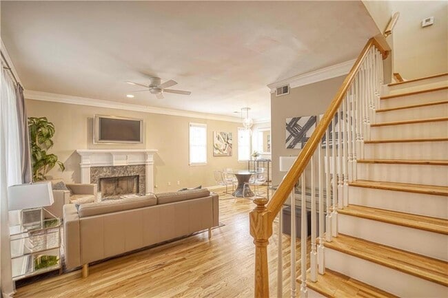 Building Photo - 83 Richmond St SE