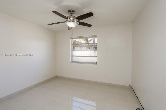 Building Photo - 3156 SW 27th St