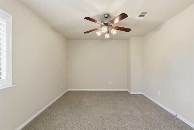 Building Photo - 114 Forest Elk Pl