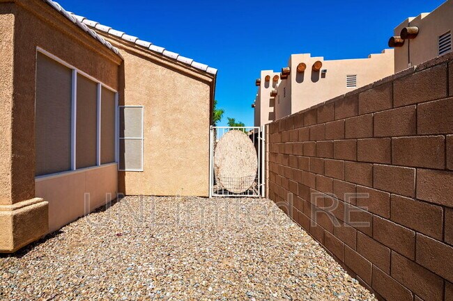 Building Photo - 4926 Mesa Blanca Way