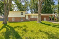 Building Photo - 150 Fairway Oaks Dr