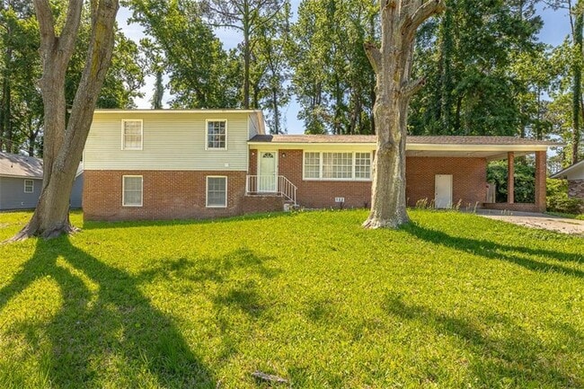 Primary Photo - 150 Fairway Oaks Dr