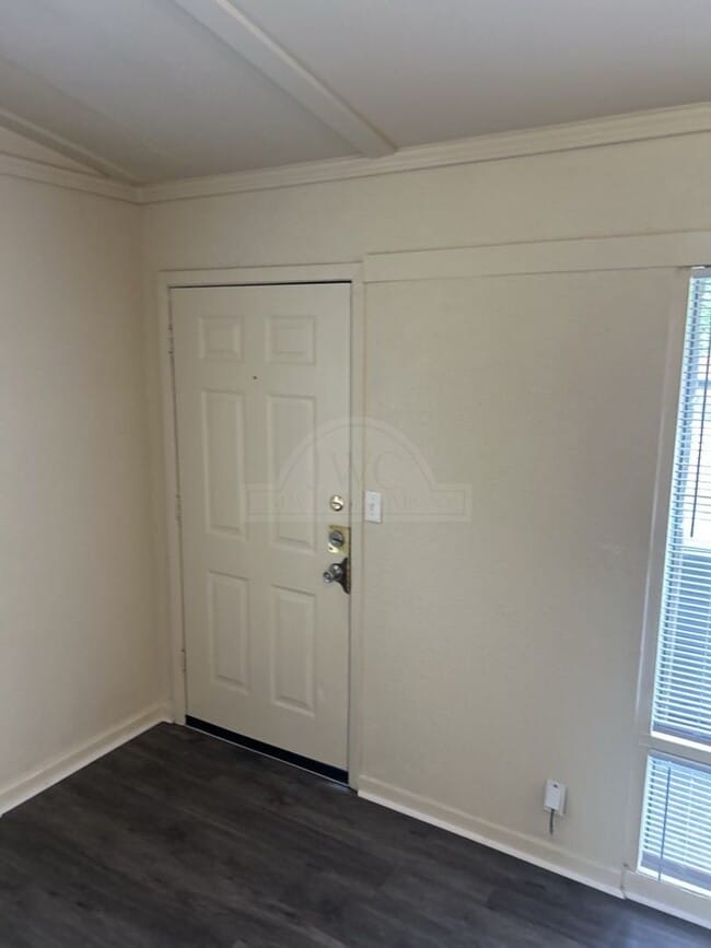 Building Photo - 910 Evergreen Dr