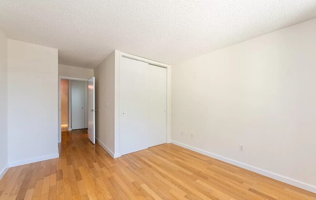 Building Photo - Secure This Beautiful Unit Today
