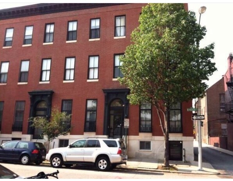 Building Photo - 218 W Madison St
