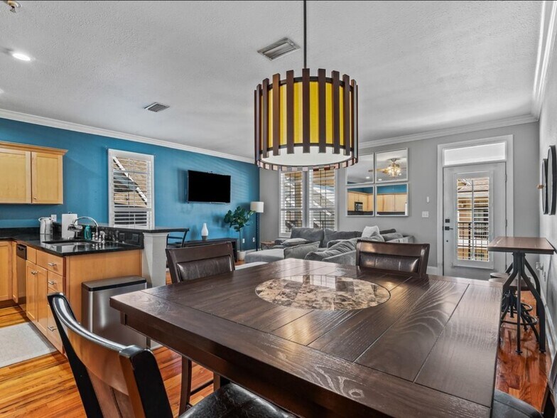 Building Photo - 415 Saint Francis St