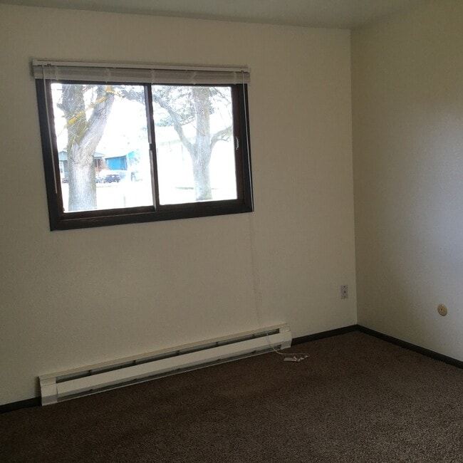 Building Photo - CHA100