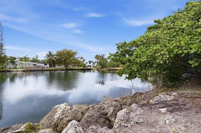 Building Photo - 16500 Collins Ave