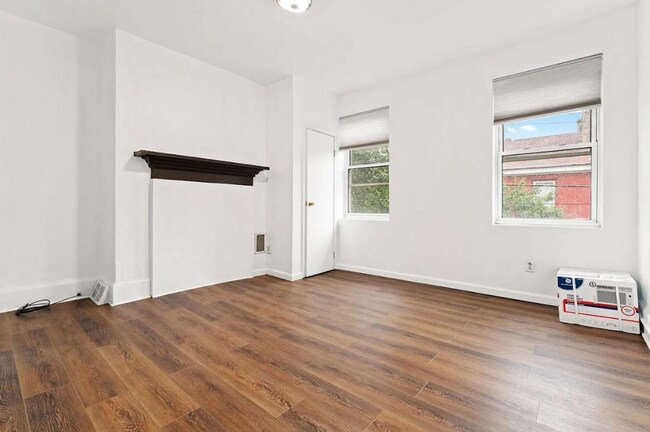 Building Photo - Beautiful 2 Bedroom home in South side ava...