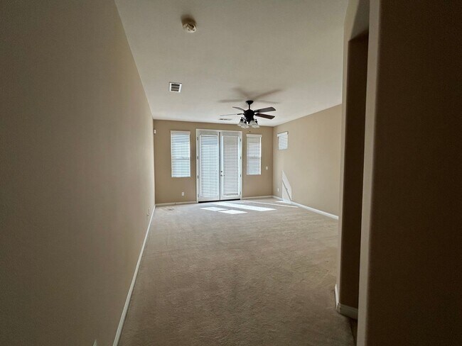 Building Photo - 15005 Via Messina Dr