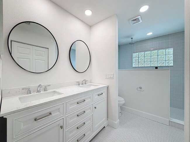 Building Photo - 200 176th Terrace E