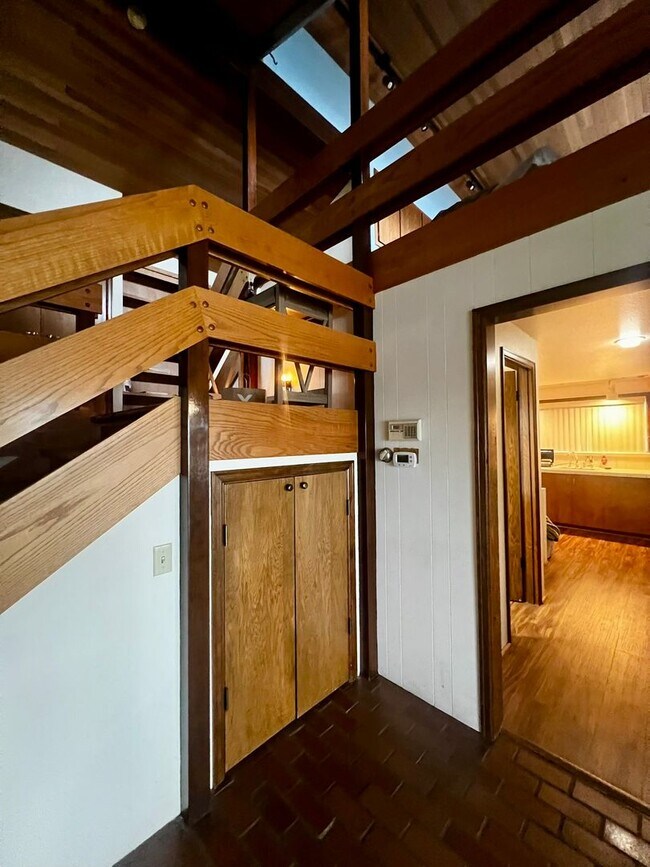 Building Photo - 4079 Saltspring Dr