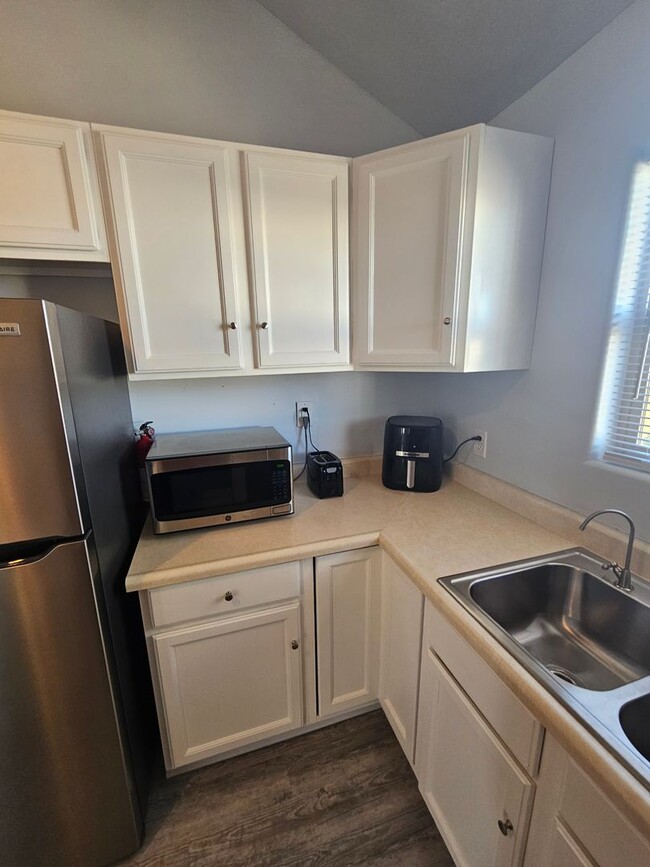 Building Photo - Beautiful, spacious single-family home