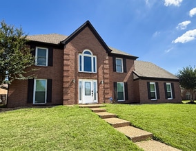 Building Photo - 1958 Bohemia Dr