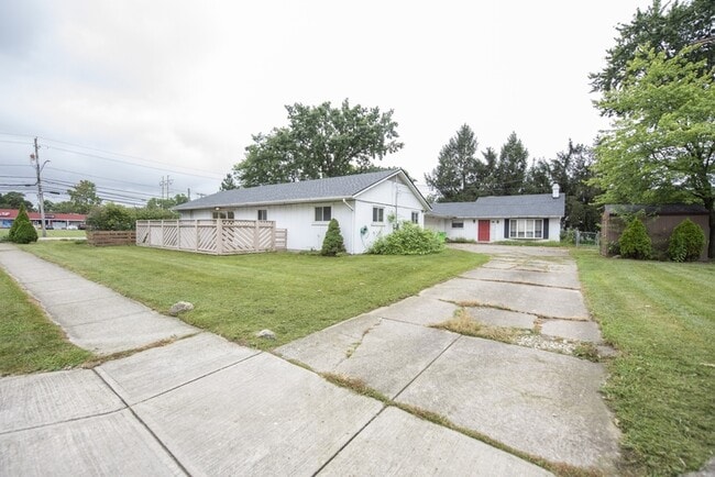 Building Photo - 512 Sprague Rd