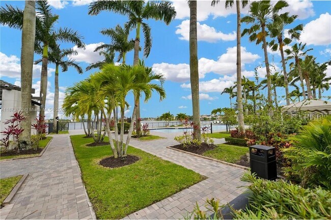 Building Photo - 1500 SW 171st Terrace