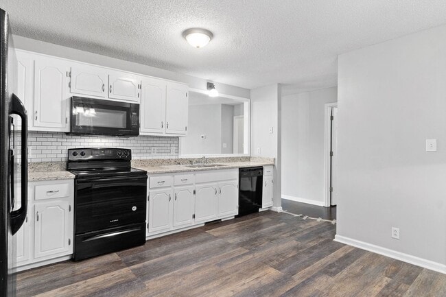 Building Photo - Updated Three Bedroom Ranch!