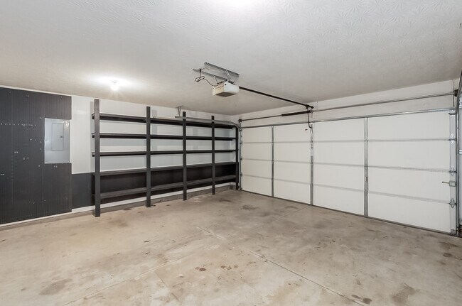 Building Photo - 2481 Crescenzio Way