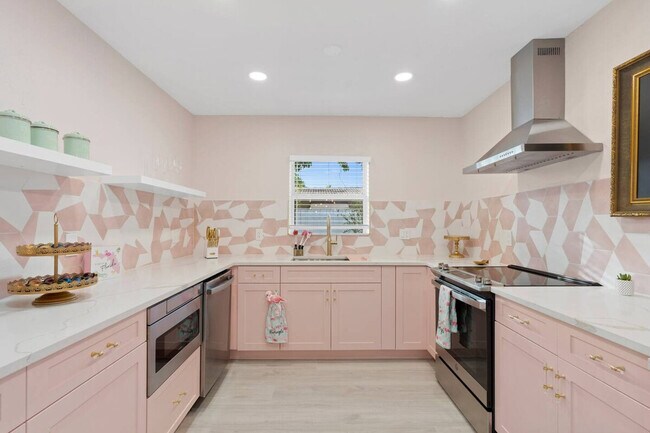 Building Photo - 26 Northeast St