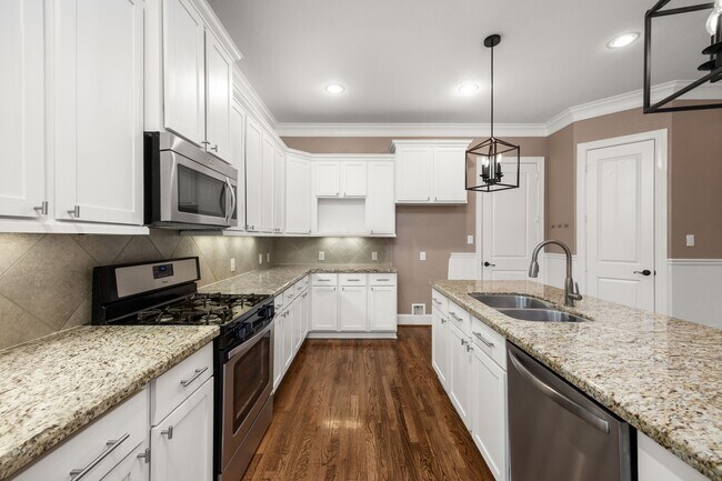 Building Photo - 5907 Kiam St