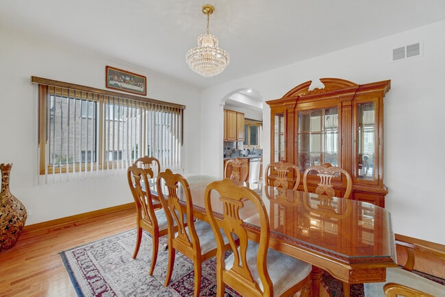 Building Photo - 9131 Delphia St