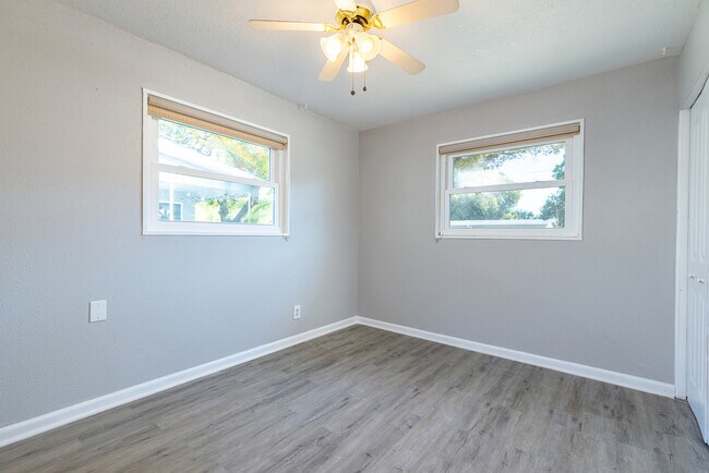 Building Photo - 4717 W Leila Ave