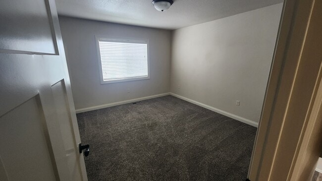 Building Photo - 1323 SE Birch Ln