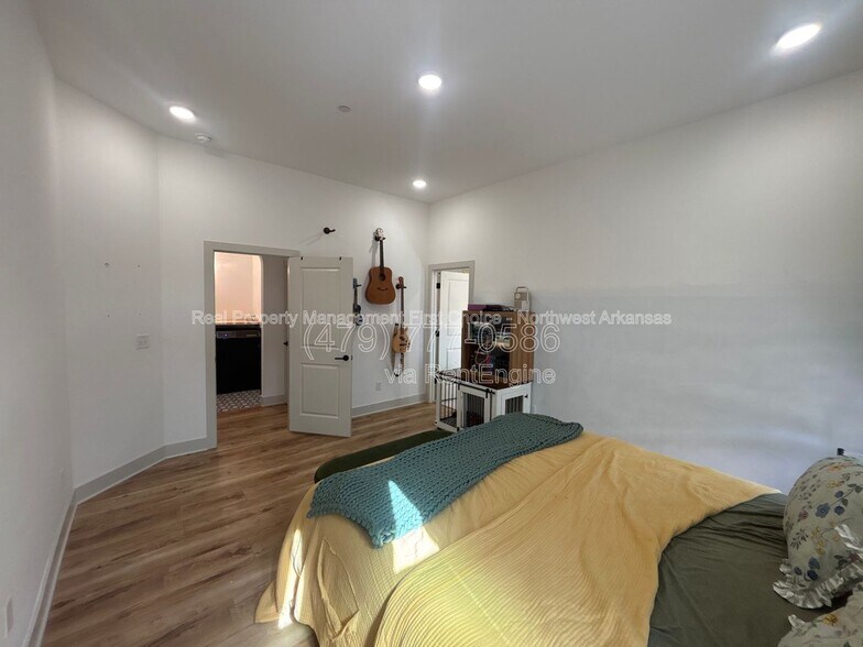 Building Photo - 4017 W Sommerset St