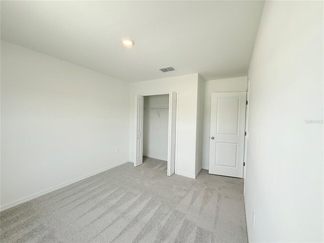 Building Photo - 3809 NE 32nd Ct