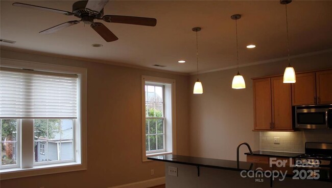 Building Photo - 178 Union St S