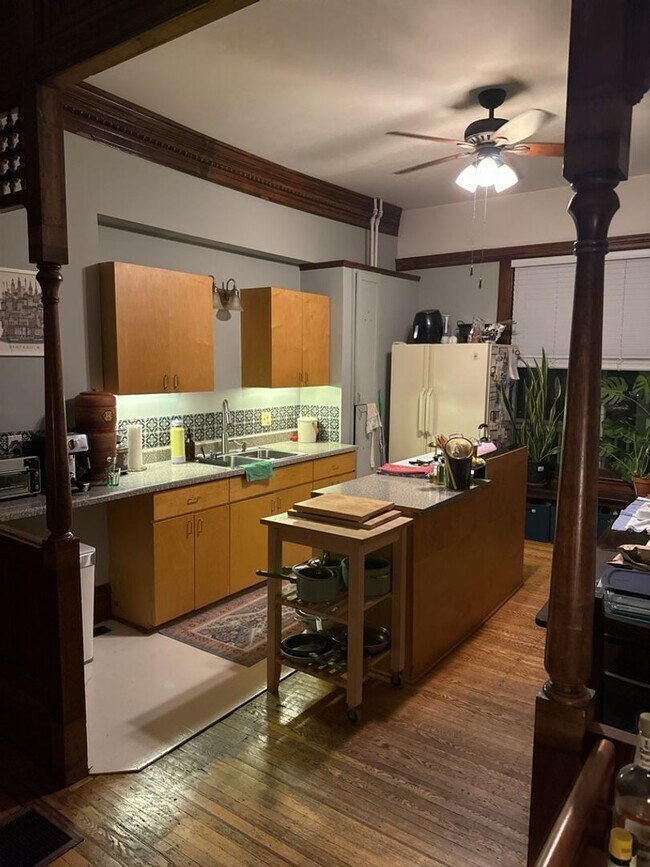 Building Photo - 2204 Grand Ave S