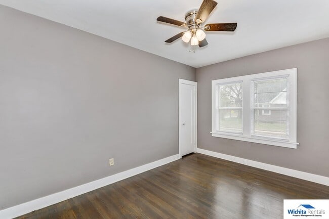 Building Photo - 401 N Oliver St