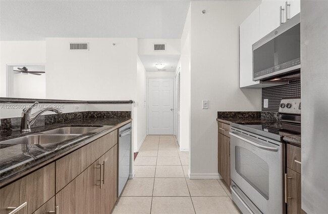 Building Photo - 2421 NE 65th St